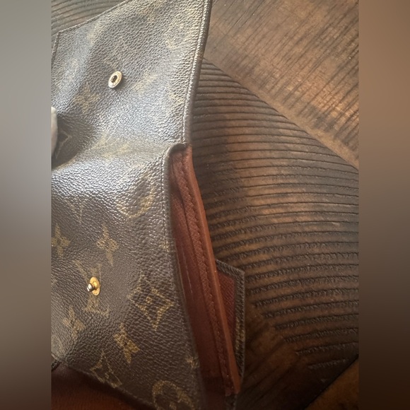 Louis Vuitton
Vintage 1988 Elise Wallet - Picture 12 of 16